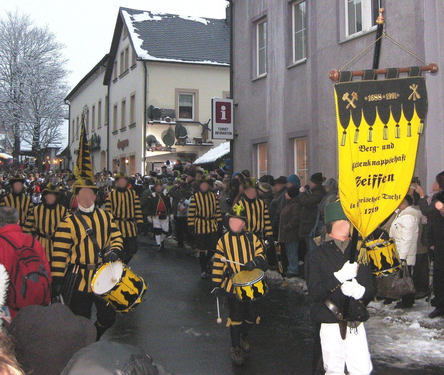 Průvod horníků Bergparade v Seiffenu, snímek z prosince 2008