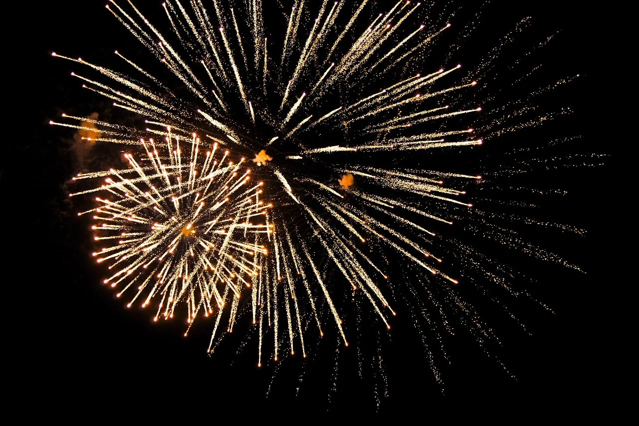 Bílina zpřísňuje pravidla: Nová vyhláška omezuje pyrotechniku i lampiony