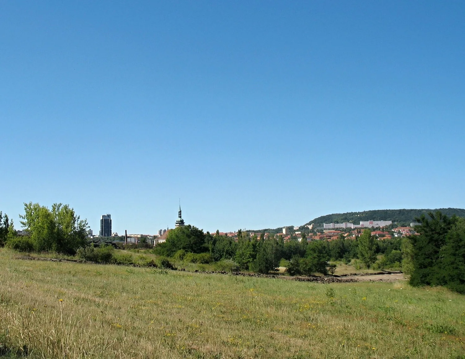 Jezero Most, zatopený bývalý povrchový důl, kde se festival koná