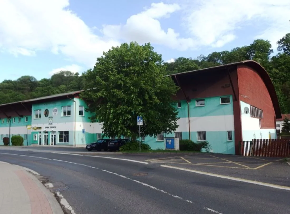 Eishalle Bílina in der Litoměřická-Straße mit gewölbtem Hallendach