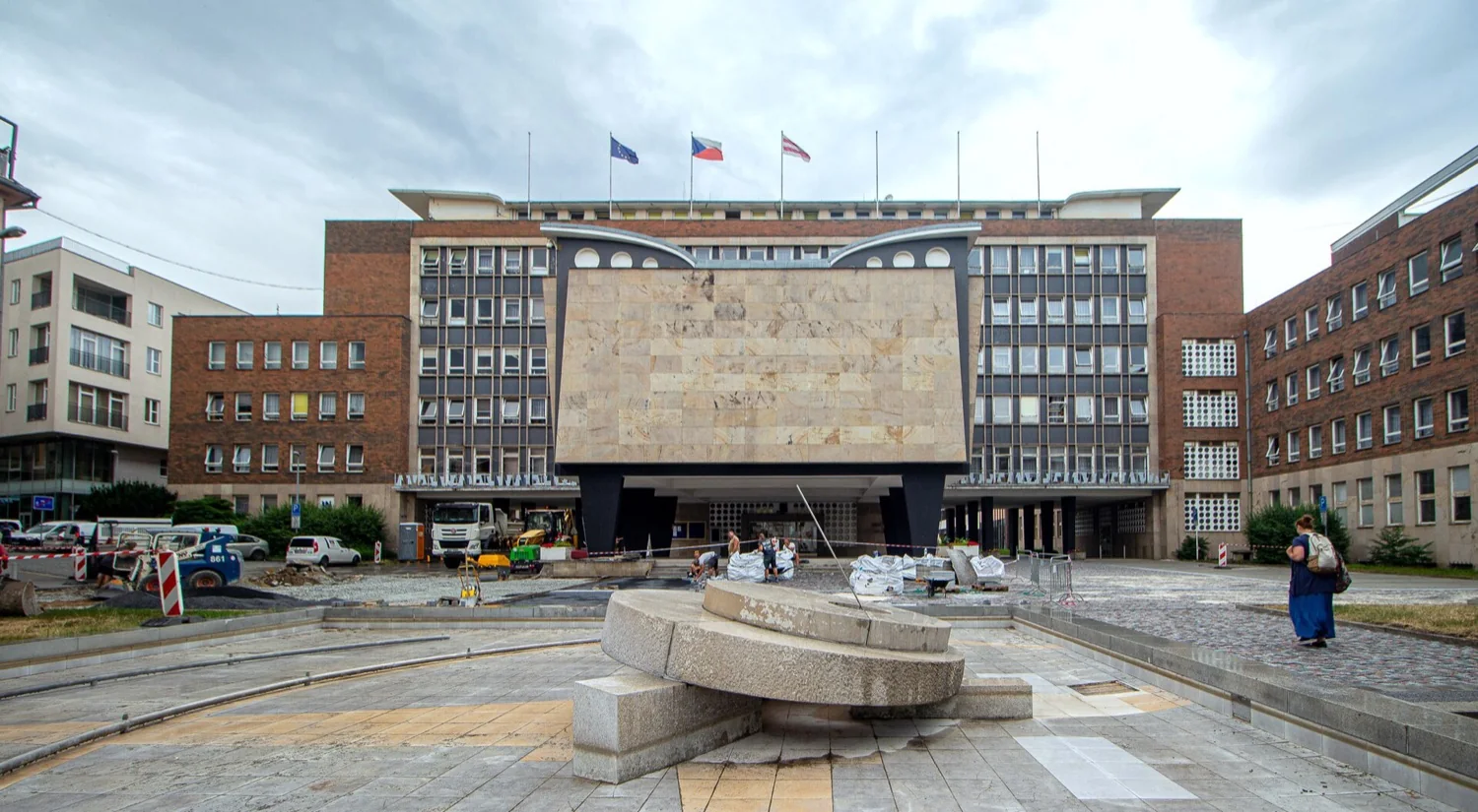 Budova magistrátu města Ústí nad Labem v létě 2023