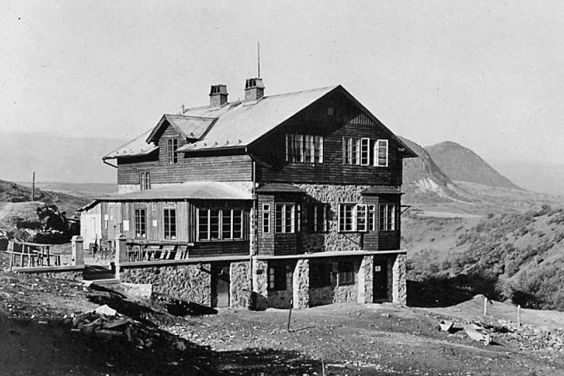 Historická pohlednice Bořeňské chaty (Borschenhaus) z doby kolem roku 1930
