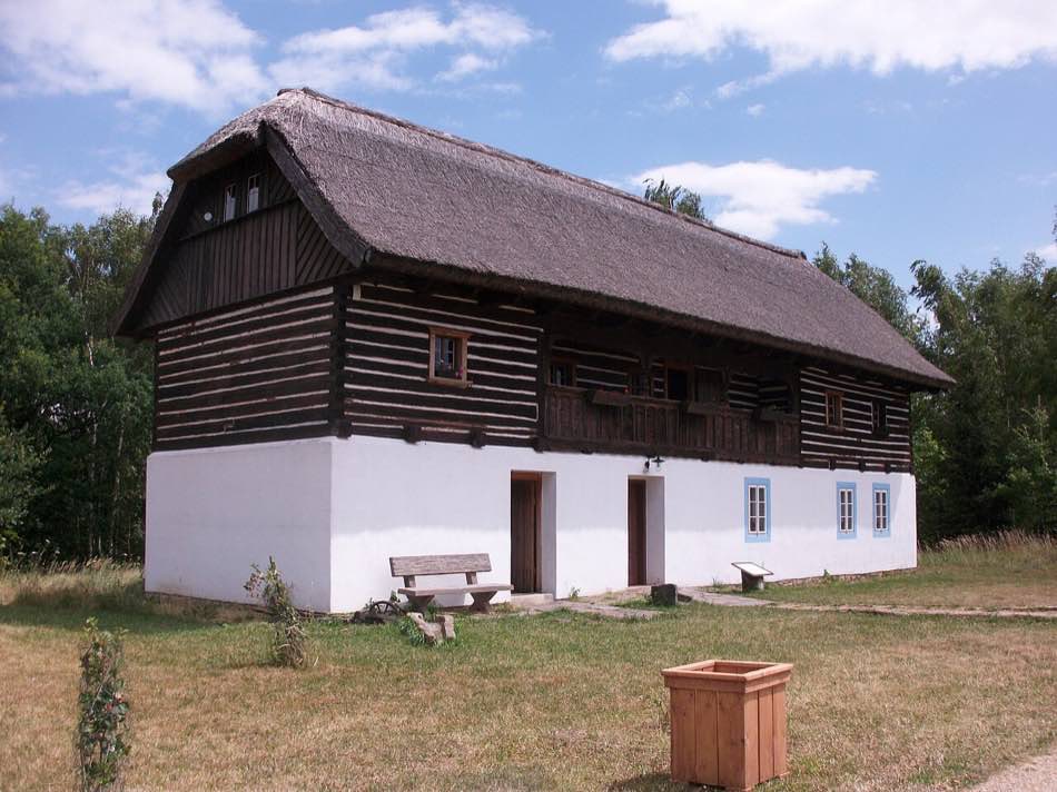 Historisches Gebäude im Freilichtmuseum Stará Ves in Chomutov